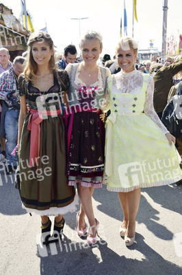 Damen-Wiesn 2015 von Unternehmerin Regine Sixt auf dem Oktoberfest in München