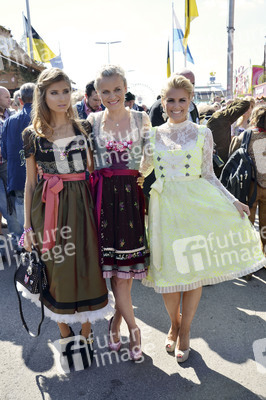 Damen-Wiesn 2015 von Unternehmerin Regine Sixt auf dem Oktoberfest in München