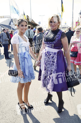 Damen-Wiesn 2015 von Unternehmerin Regine Sixt auf dem Oktoberfest in München