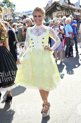 Damen-Wiesn 2015 von Unternehmerin Regine Sixt auf dem Oktoberfest in München