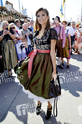 Damen-Wiesn 2015 von Unternehmerin Regine Sixt auf dem Oktoberfest in München
