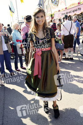 Damen-Wiesn 2015 von Unternehmerin Regine Sixt auf dem Oktoberfest in München