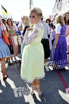 Damen-Wiesn 2015 von Unternehmerin Regine Sixt auf dem Oktoberfest in München