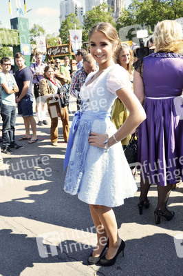 Damen-Wiesn 2015 von Unternehmerin Regine Sixt auf dem Oktoberfest in München