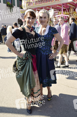 Damen-Wiesn 2015 von Unternehmerin Regine Sixt auf dem Oktoberfest in München