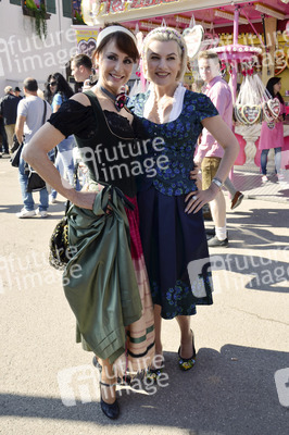 Damen-Wiesn 2015 von Unternehmerin Regine Sixt auf dem Oktoberfest in München