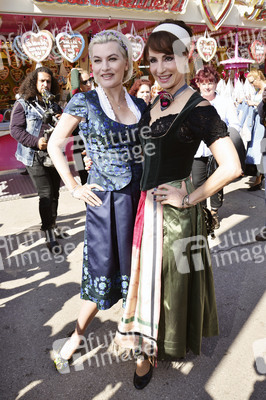 Damen-Wiesn 2015 von Unternehmerin Regine Sixt auf dem Oktoberfest in München