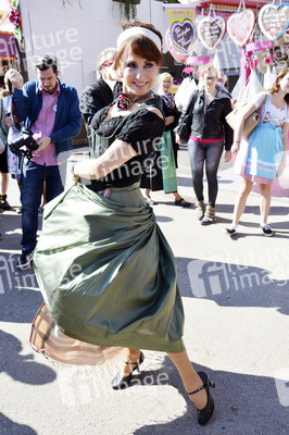 Damen-Wiesn 2015 von Unternehmerin Regine Sixt auf dem Oktoberfest in München