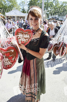 Damen-Wiesn 2015 von Unternehmerin Regine Sixt auf dem Oktoberfest in München