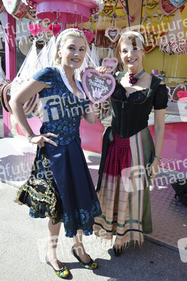 Damen-Wiesn 2015 von Unternehmerin Regine Sixt auf dem Oktoberfest in München
