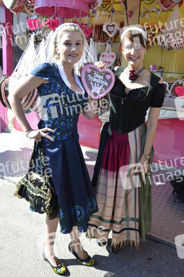 Damen-Wiesn 2015 von Unternehmerin Regine Sixt auf dem Oktoberfest in München