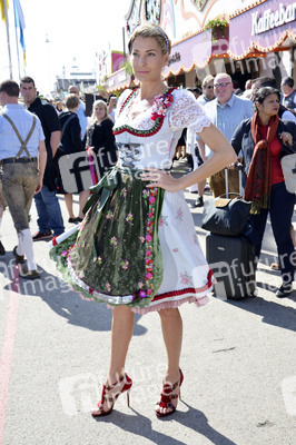 Damen-Wiesn 2015 von Unternehmerin Regine Sixt auf dem Oktoberfest in München