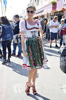 Damen-Wiesn 2015 von Unternehmerin Regine Sixt auf dem Oktoberfest in München