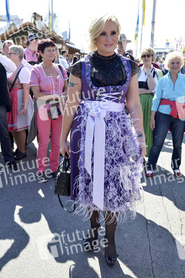Damen-Wiesn 2015 von Unternehmerin Regine Sixt auf dem Oktoberfest in München