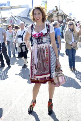 Damen-Wiesn 2015 von Unternehmerin Regine Sixt auf dem Oktoberfest in München