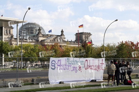 'Refugees Welcome - Solidarität muss praktisch werden!' Demo