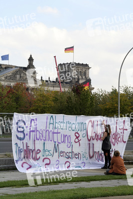'Refugees Welcome - Solidarität muss praktisch werden!' Demo