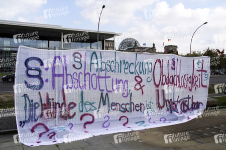 'Refugees Welcome - Solidarität muss praktisch werden!' Demo