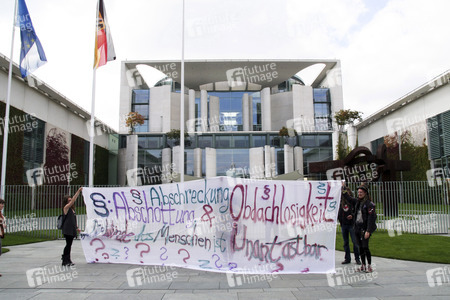 'Refugees Welcome - Solidarität muss praktisch werden!' Demo