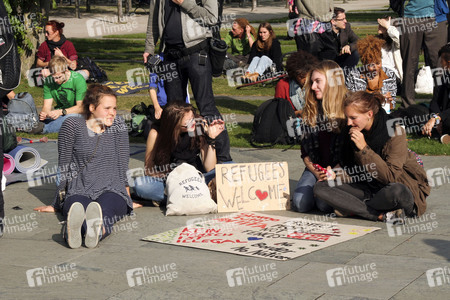 'Refugees Welcome - Solidarität muss praktisch werden!' Demo