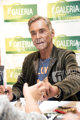Autogrammstunde mit Wolfgang Joop in Berlin