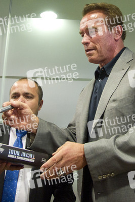 Arnold Schwarzenegger Pressekonferenz in Madrid