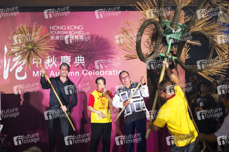 Hugh Jackman beim Tai Hang Fire Dragon Dance Festival in Hong Kong