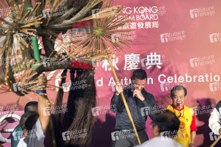 Hugh Jackman beim Tai Hang Fire Dragon Dance Festival in Hong Kong