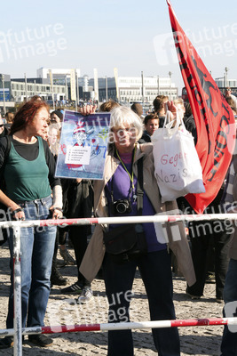 Protest gegen rechte Demo in Berlin