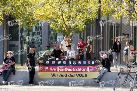 Rechte Gruppen feiern Wiedervereinigung