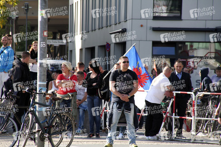 Rechte Gruppen feiern Wiedervereinigung