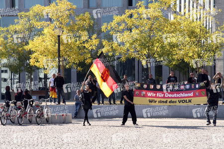 Rechte Gruppen feiern Wiedervereinigung