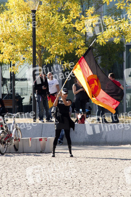 Rechte Gruppen feiern Wiedervereinigung