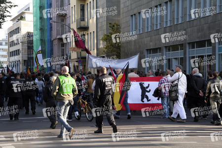 Rechte Gruppen feiern Wiedervereinigung