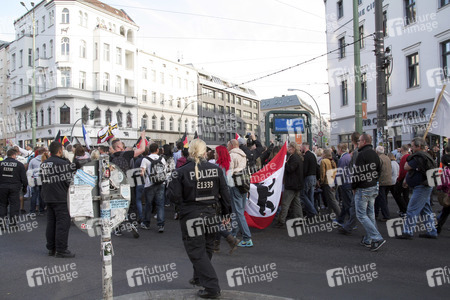 Rechte Gruppen feiern Wiedervereinigung