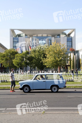 Trabbi vor dem Kanzleramt