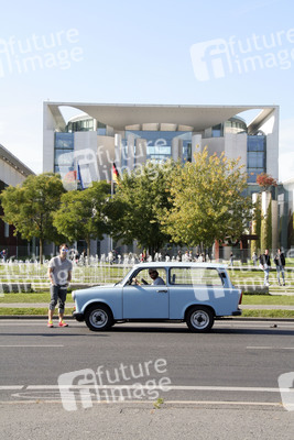 Trabbi vor dem Kanzleramt