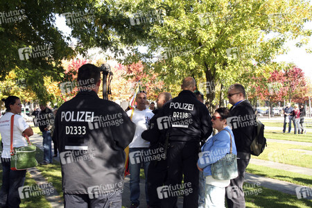 Nicht erlaubter Protest vor dem Kanzleramt in Berlin