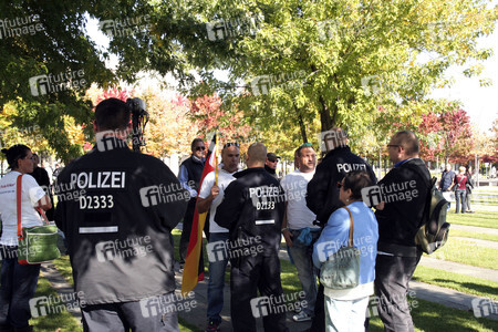 Nicht erlaubter Protest vor dem Kanzleramt in Berlin