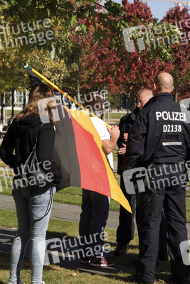 Nicht erlaubter Protest vor dem Kanzleramt in Berlin