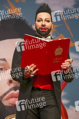 Kunstbuch Präsentation 'Glööckler Explosion' in Frankfurt