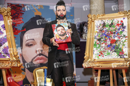Kunstbuch Präsentation 'Glööckler Explosion' in Frankfurt