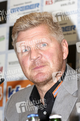 Pressekonferenz SC Paderborn mit Stefan Effenberg