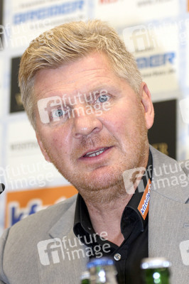 Pressekonferenz SC Paderborn mit Stefan Effenberg
