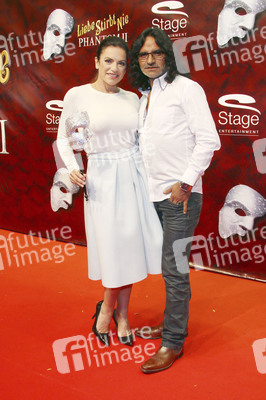 Musical-Premiere 'Die Liebe stirbt nie - Phantom der Oper II' in Hamburg