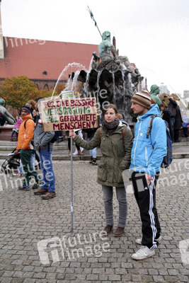 'Moabit hilft' Protest in Berlin
