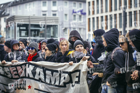 Protest gegen HoGeSa-Demonstration in Köln