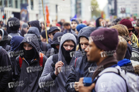 Protest gegen HoGeSa-Demonstration in Köln