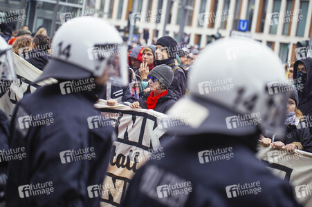 Protest gegen HoGeSa-Demonstration in Köln