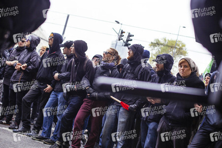 Protest gegen HoGeSa-Demonstration in Köln